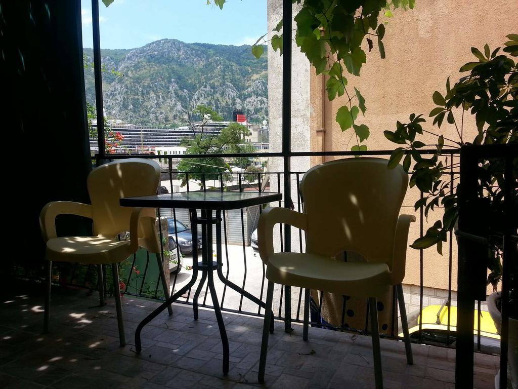 Apartment Kiki Kotor Exteriör bild